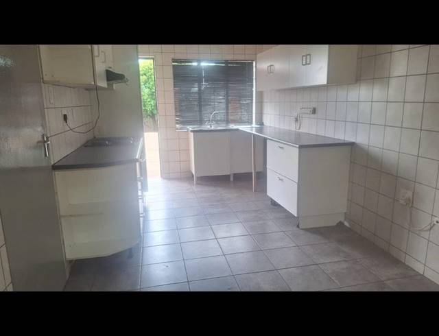 3 BEDROOM PROPERTY TO RENT IN SUNNYRIDGE